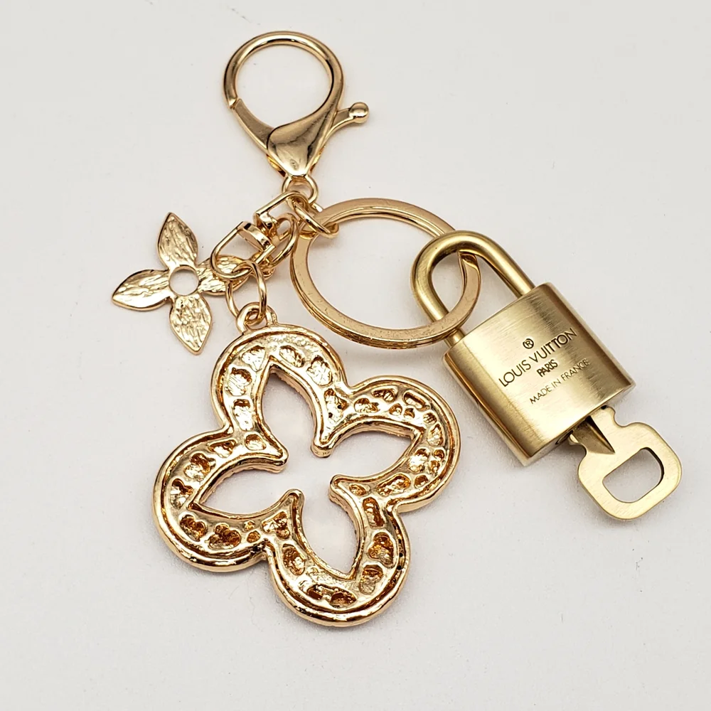 Authentic Louis Vuitton Lock & Key with Unbranded Pink Floral Clover Keychain - Picture 3 of 7